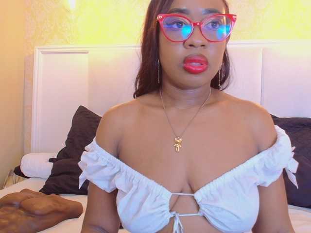 CaseyMoons live cam on BongaCams