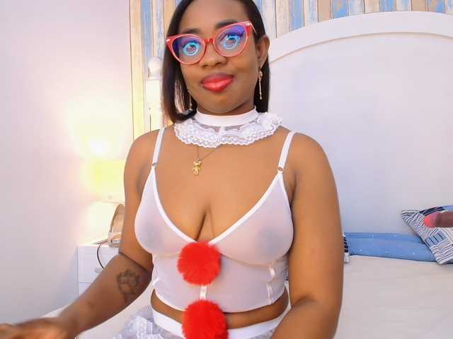 CaseyMoons live cam on BongaCams