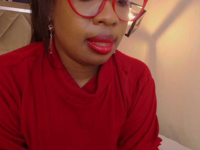 CaseyMoons live cam on BongaCams