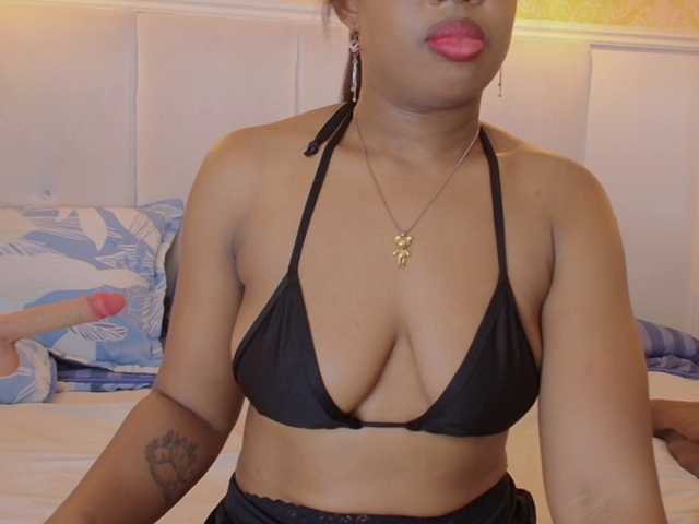 CaseyMoons, en directo ahora en BongaCams