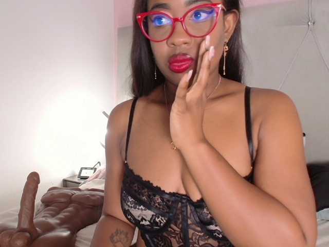 CaseyMoons live cam on BongaCams
