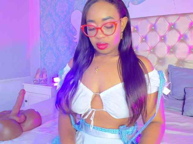 Modelo: CaseyMoons