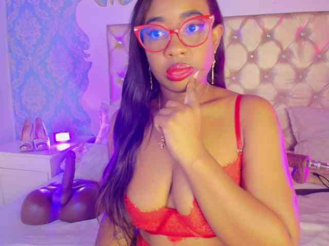 Modelo: CaseyMoons