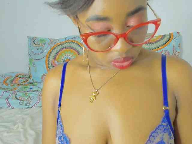 CaseyMoons webcam