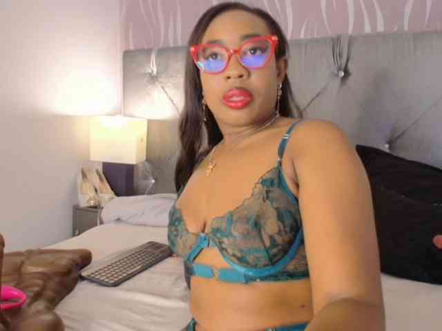 Modelo: CaseyMoons