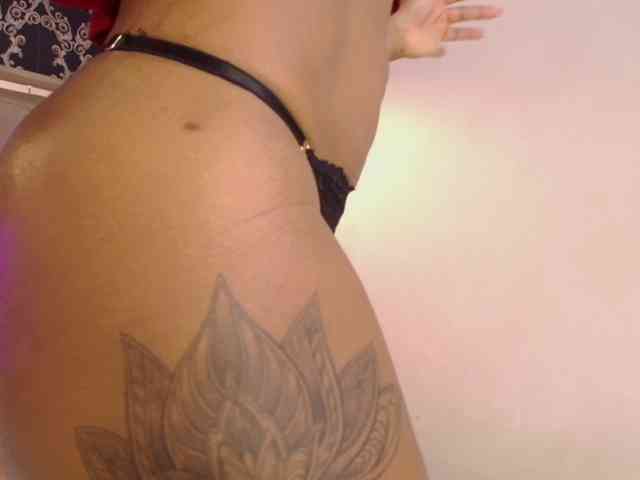 Modelo: CaseyMoons