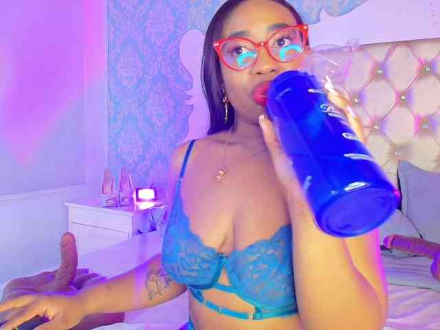 CaseyMoons webcam