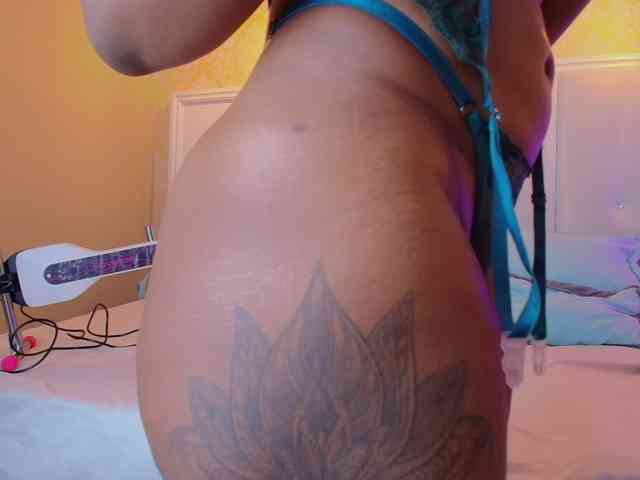 Modelo: CaseyMoons
