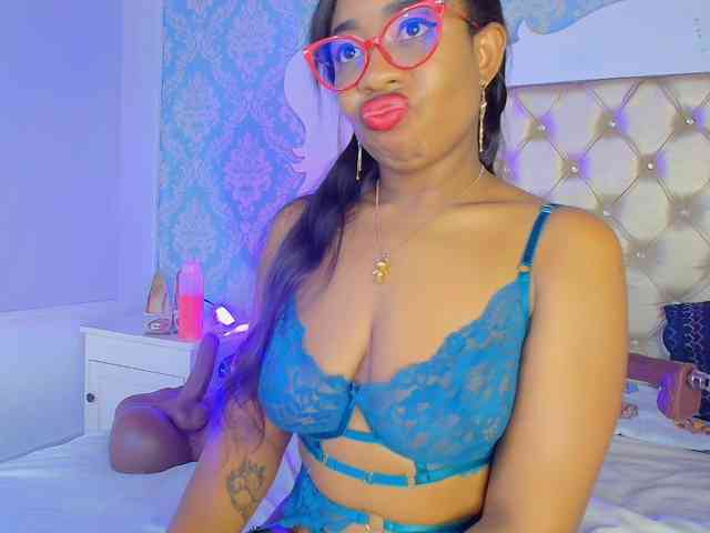 CaseyMoons webcam