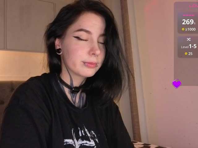 Vivi-Squirrel live cam on BongaCams