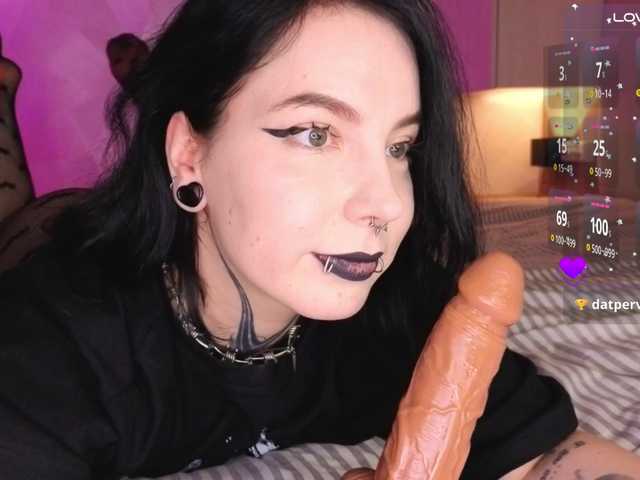 vivi-squirrel live sex show