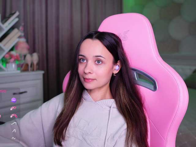 le modèle JuicyAngel est en webcam porno dans un show sur le site bongacams, il possède les tags suivants: White/Caucasian,Brunette,Shaved
