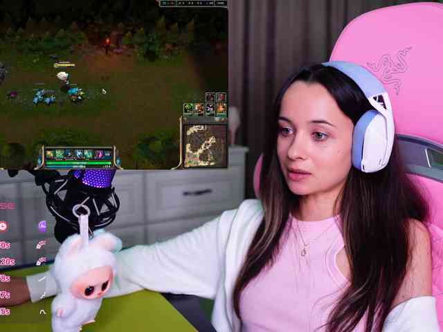 JuicyAngel Live Webcam on BongaCams