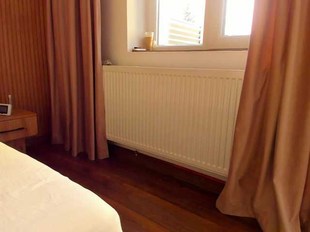 roses-dream's BongaCams show and profile