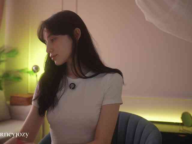 HorneyJozy webcam