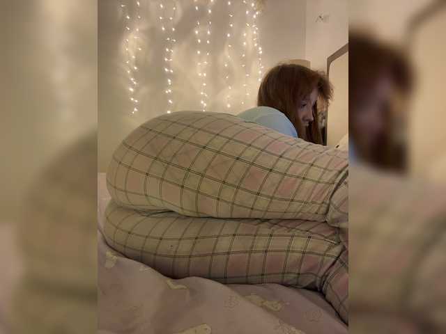 LittleDelora live cam on BongaCams