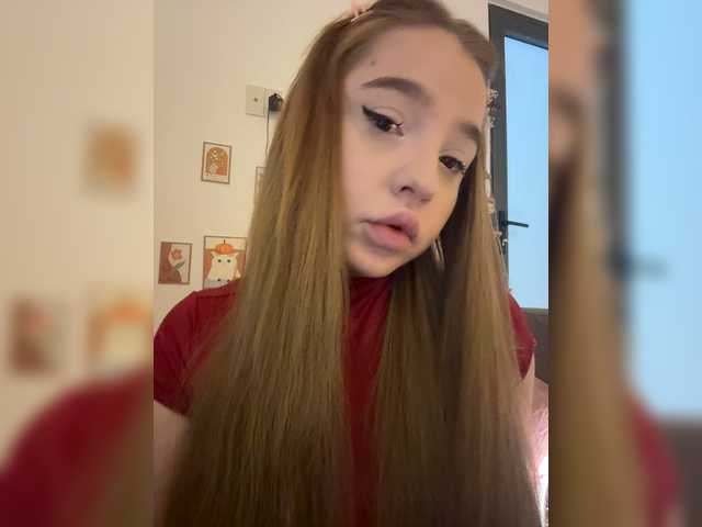 LittleDelora live cam on BongaCams