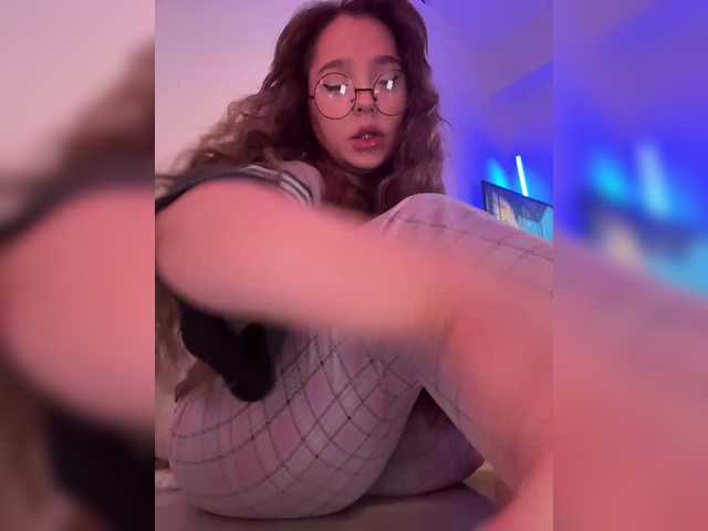 LittleDelora live cam on BongaCams