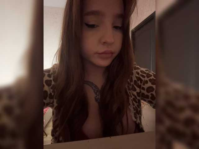  LittleDelora chat room