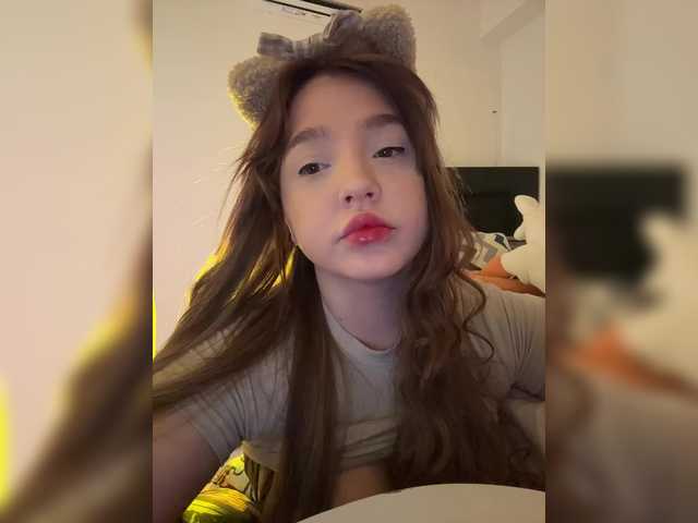 LittleDelora live cam on BongaCams