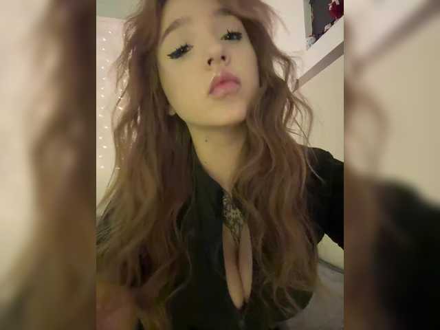 LittleDelora live cam on BongaCams