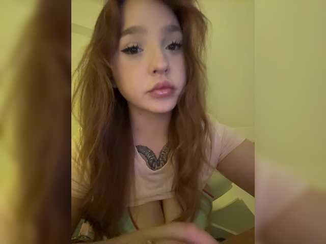 LittleDelora live cam on BongaCams