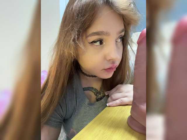 LittleDelora live cam on BongaCams