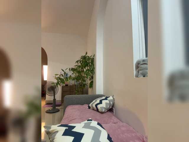 LittleDelora live cam on BongaCams