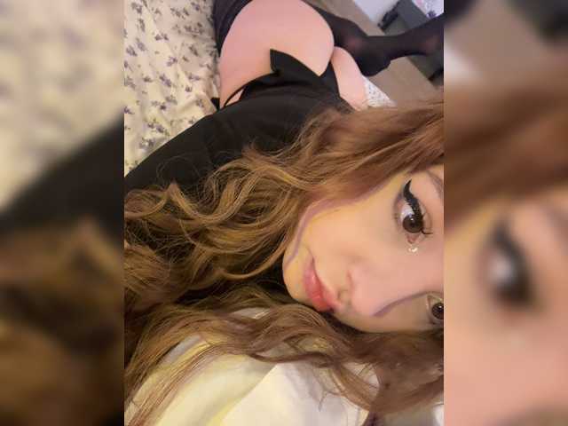 LittleDelora live cam on BongaCams