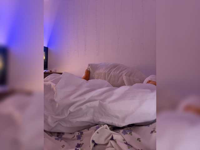 LittleDelora live cam on BongaCams
