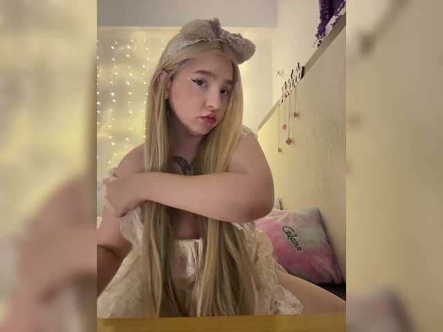 littledelora cam belle