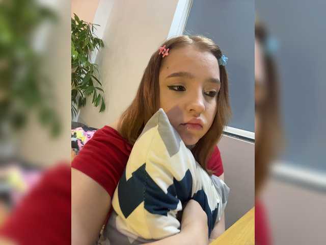 LittleDelora live cam on BongaCams