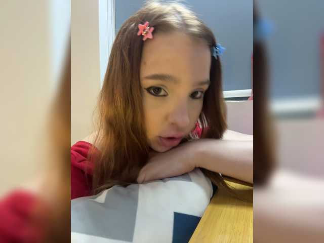 LittleDelora live cam on BongaCams