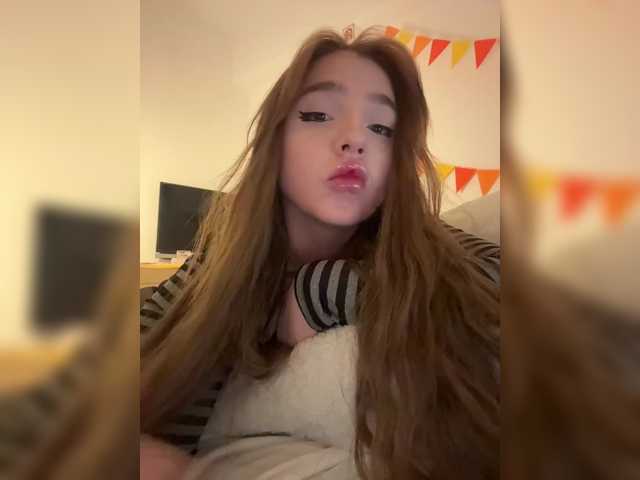 LittleDelora live cam on BongaCams