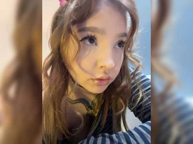 LittleDelora live cam on BongaCams