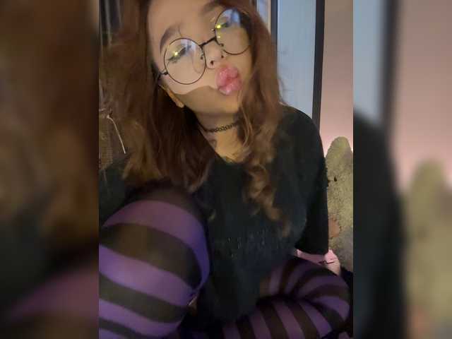 LittleDelora live cam on BongaCams
