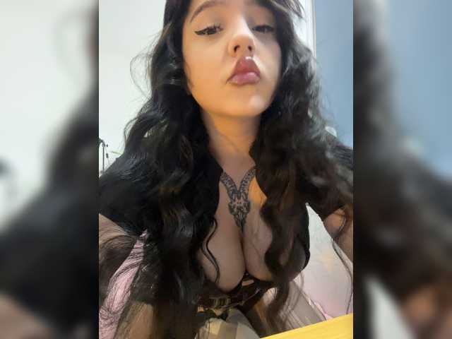 LittleDelora live cam on BongaCams