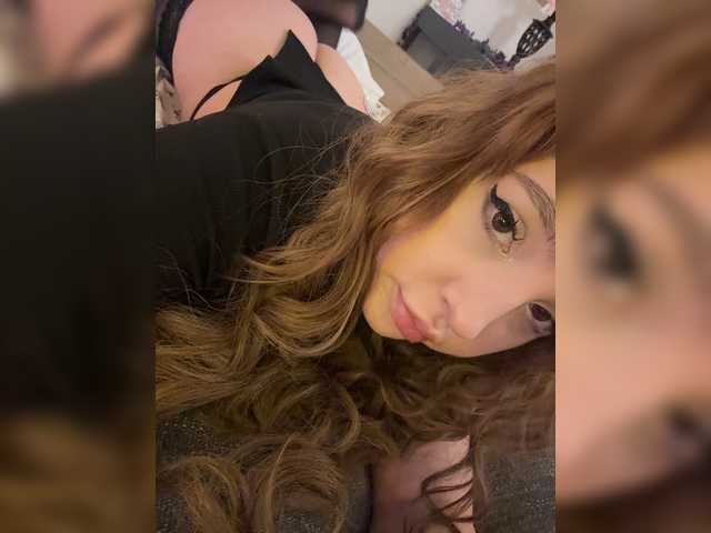 LittleDelora live cam on BongaCams