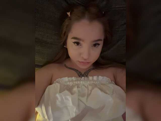 LittleDelora live cam on BongaCams