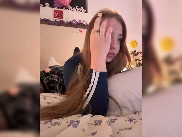 LittleDelora live stream preview