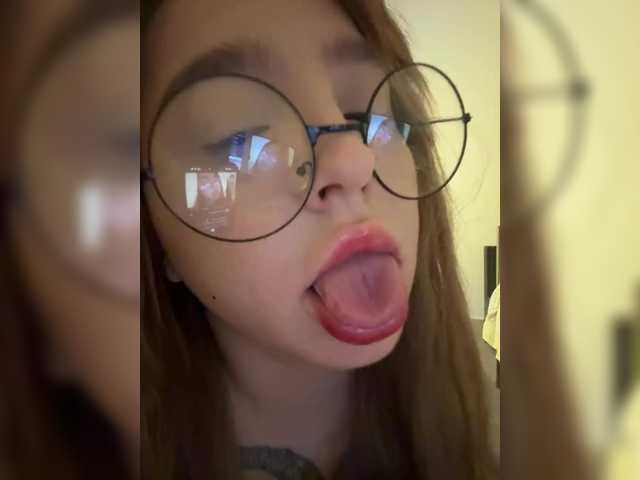 LittleDelora live cam on BongaCams