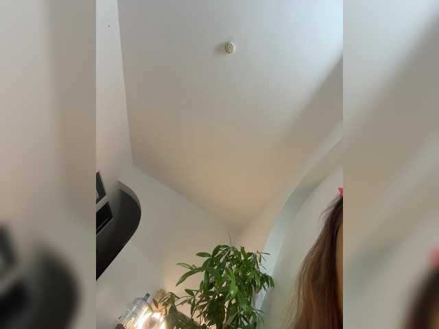 LittleDelora live cam on BongaCams