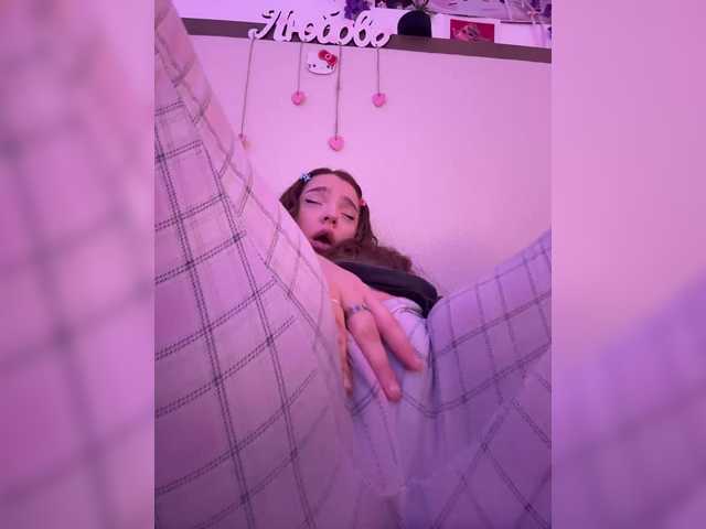 LittleDelora live cam on BongaCams