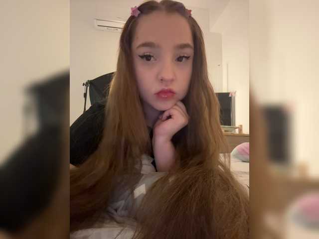 LittleDelora live cam on BongaCams