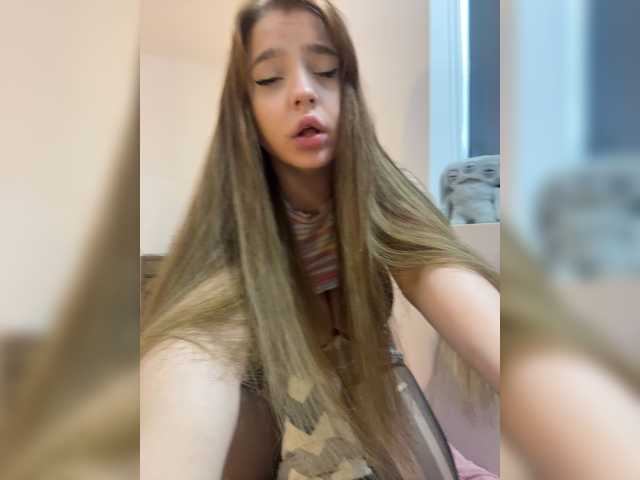 LittleDelora live cam on BongaCams