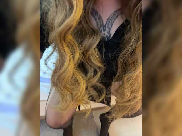 LittleDelora live cam on BongaCams