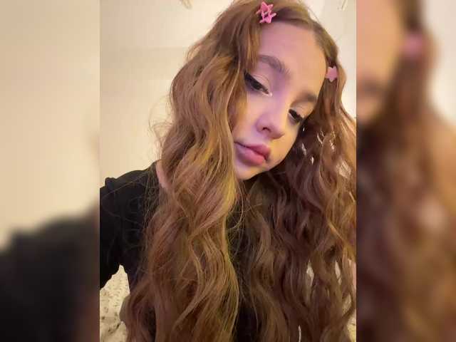 LittleDelora live cam on BongaCams