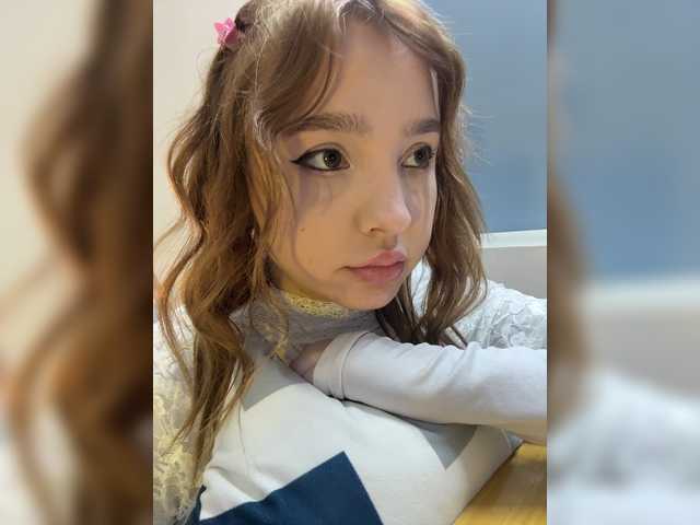 LittleDelora live cam on BongaCams
