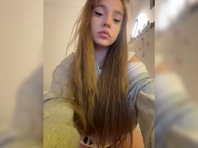 LittleDelora live cam on BongaCams