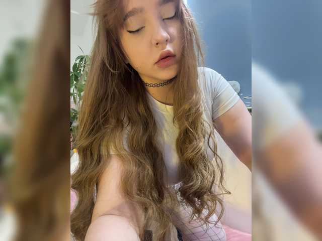 LittleDelora live cam on BongaCams
